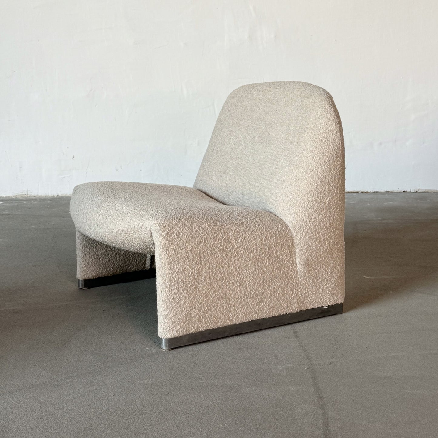 ALKY bouclé chair