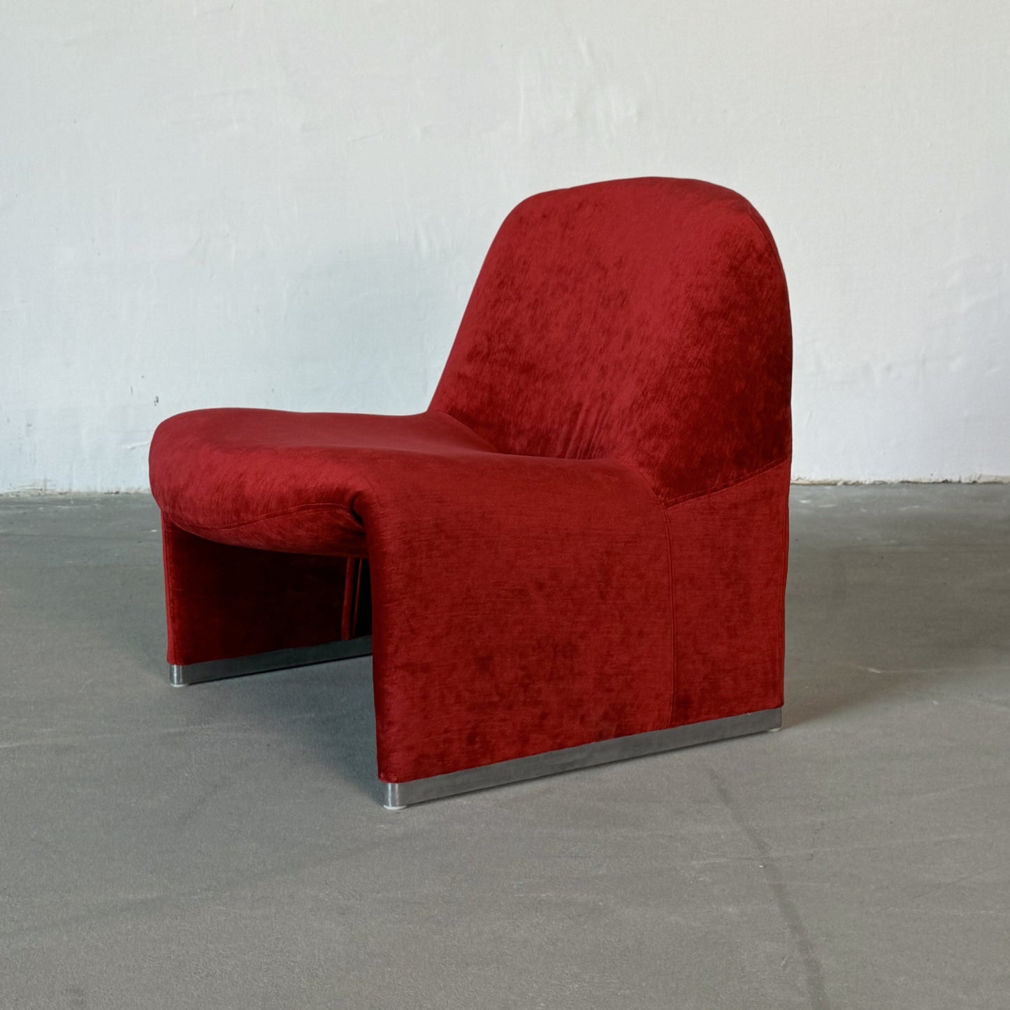 ALKY red velvet chair