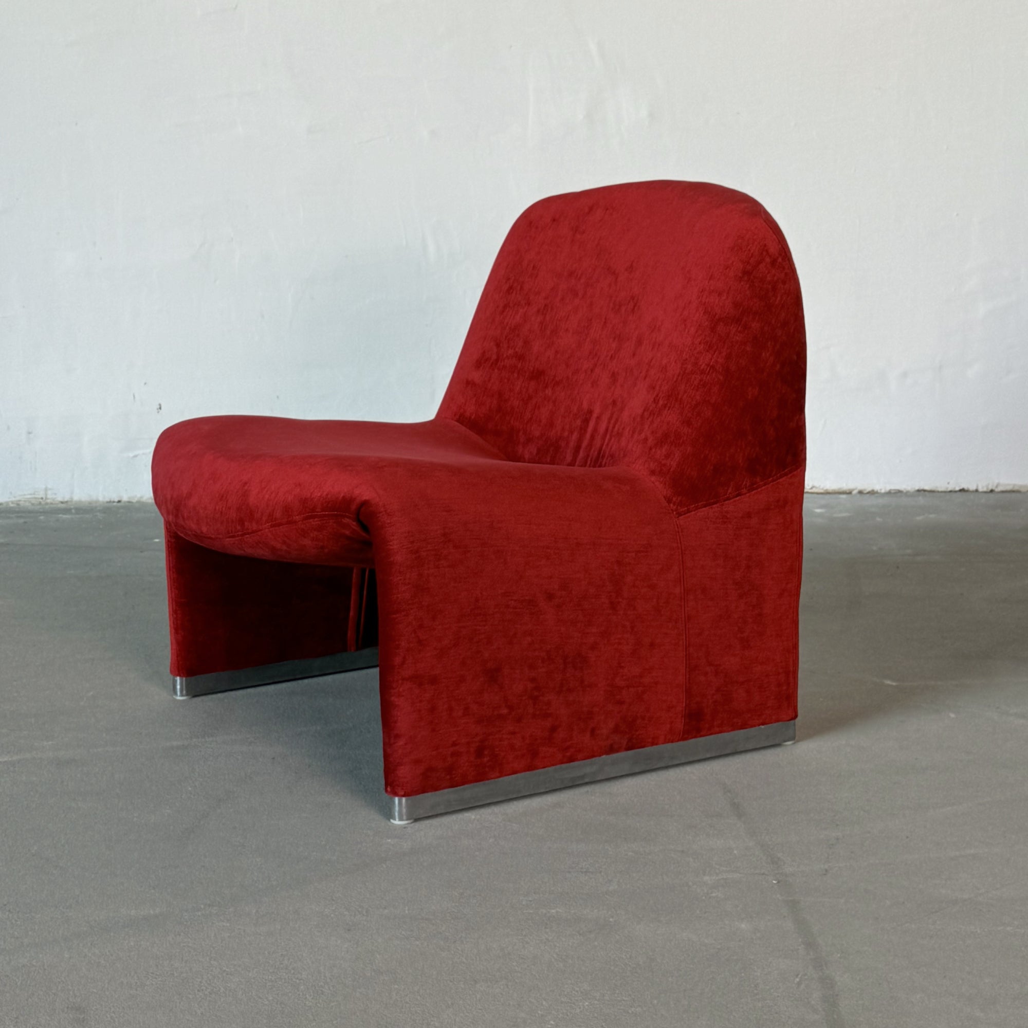 ALKY red velvet chair
