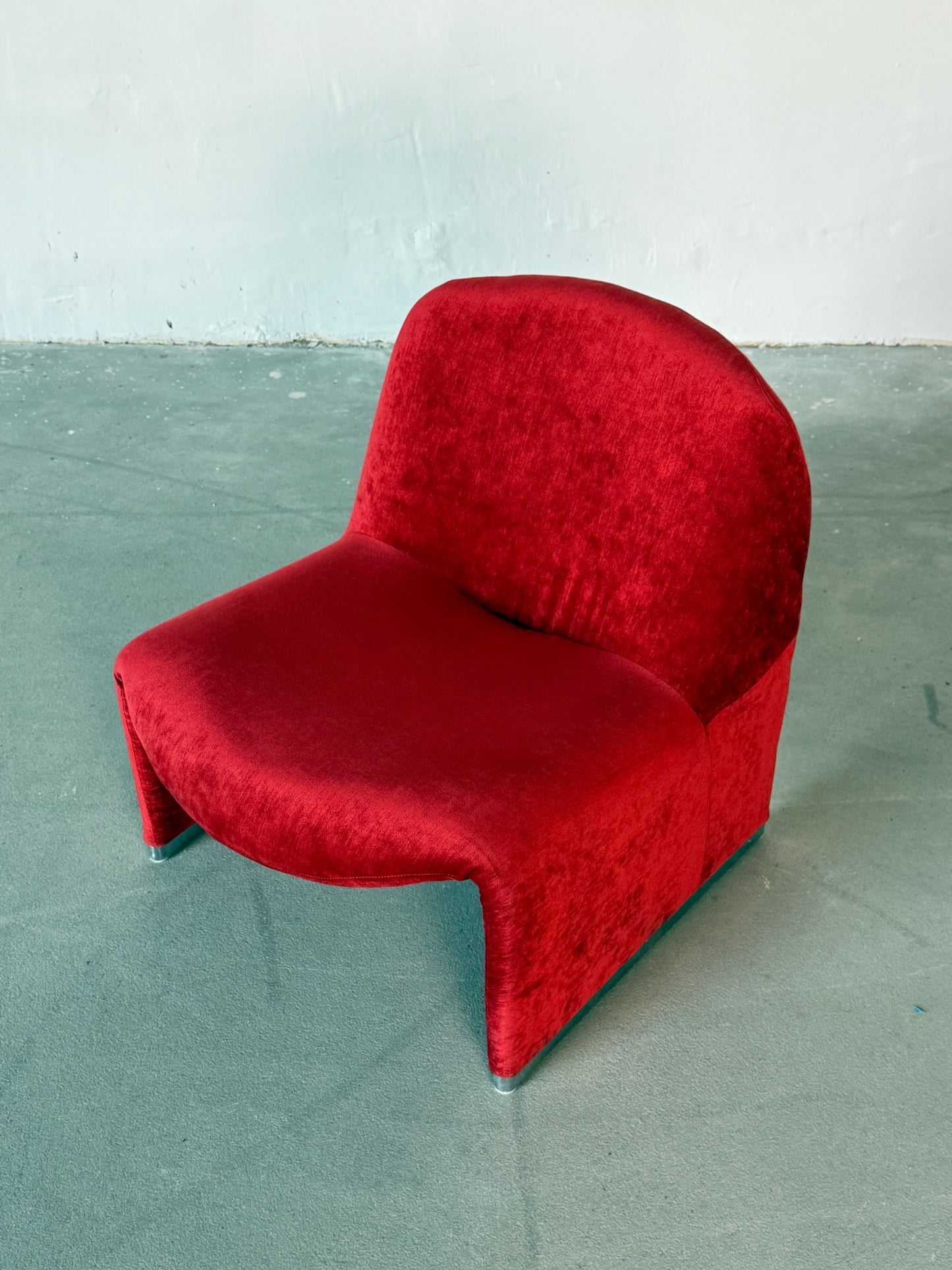ALKY red velvet chair
