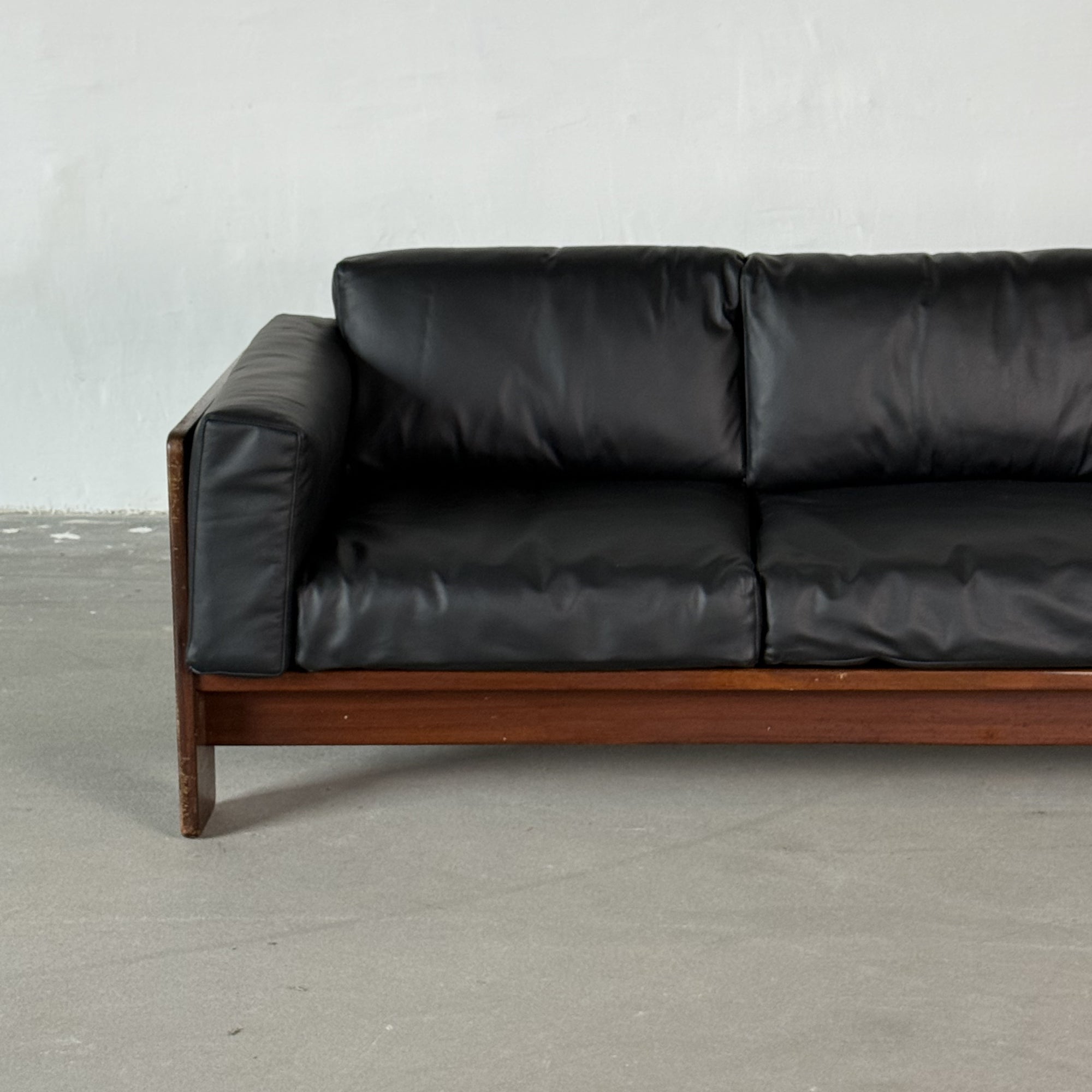 BASTIANO black leather three-seater