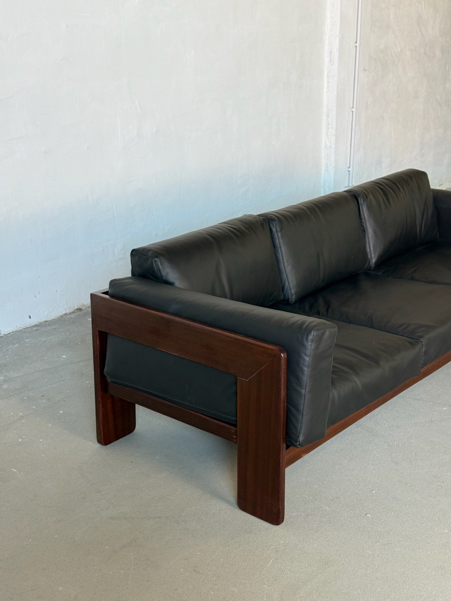 BASTIANO black leather three-seater