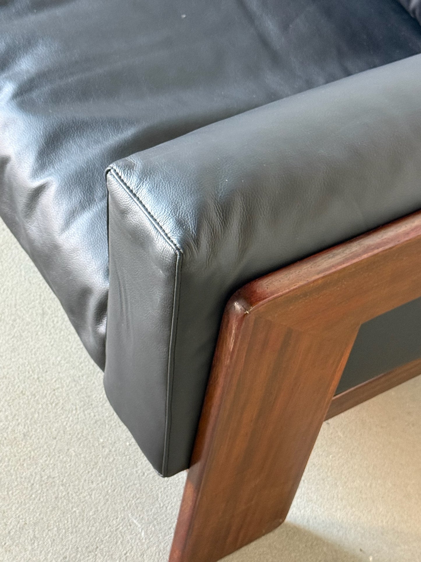BASTIANO black leather three-seater
