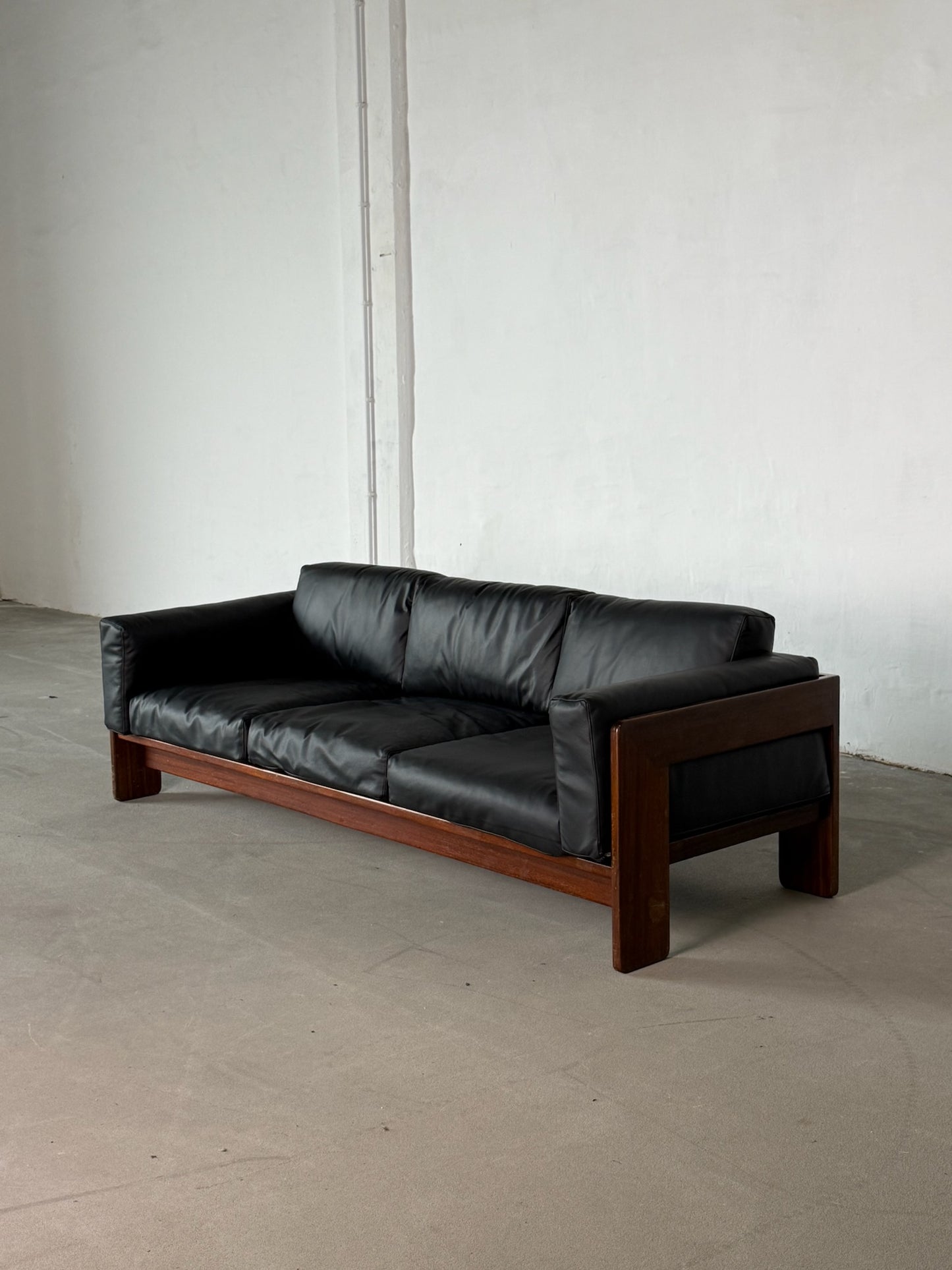 BASTIANO black leather three-seater