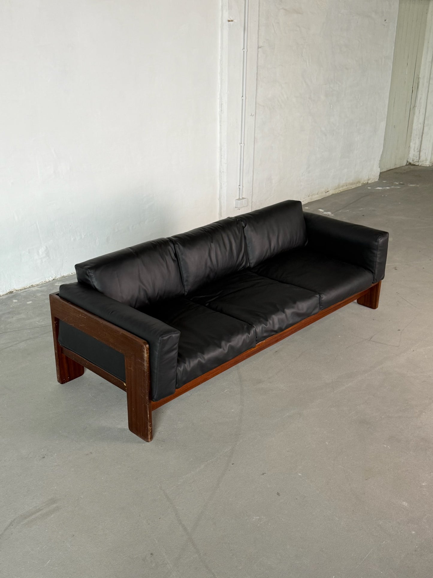 BASTIANO black leather three-seater