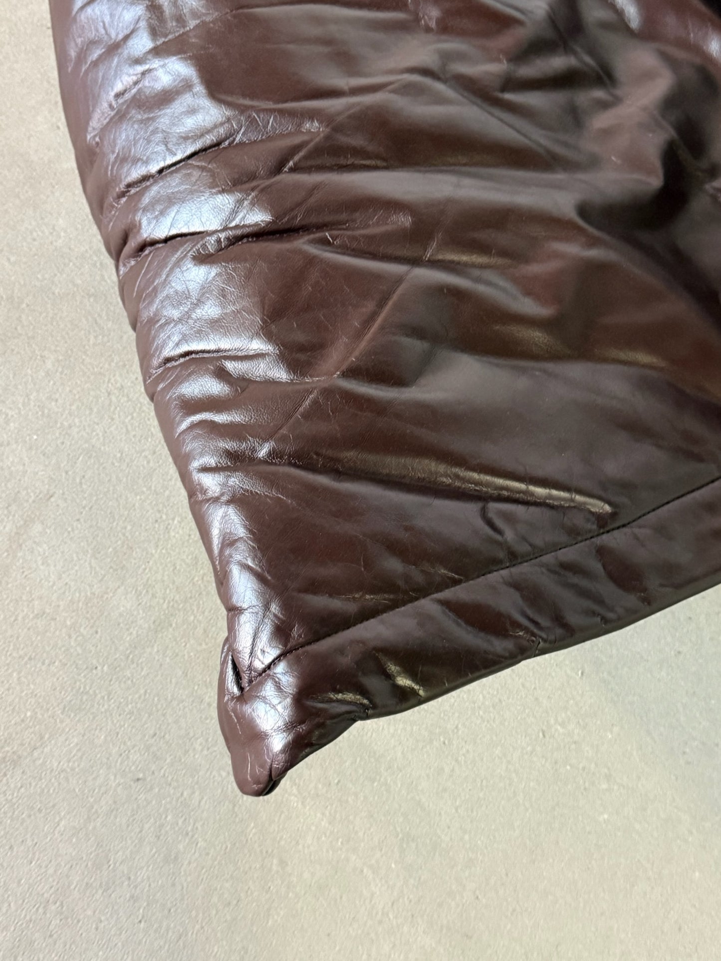FLYING CARPET brown lounge chair