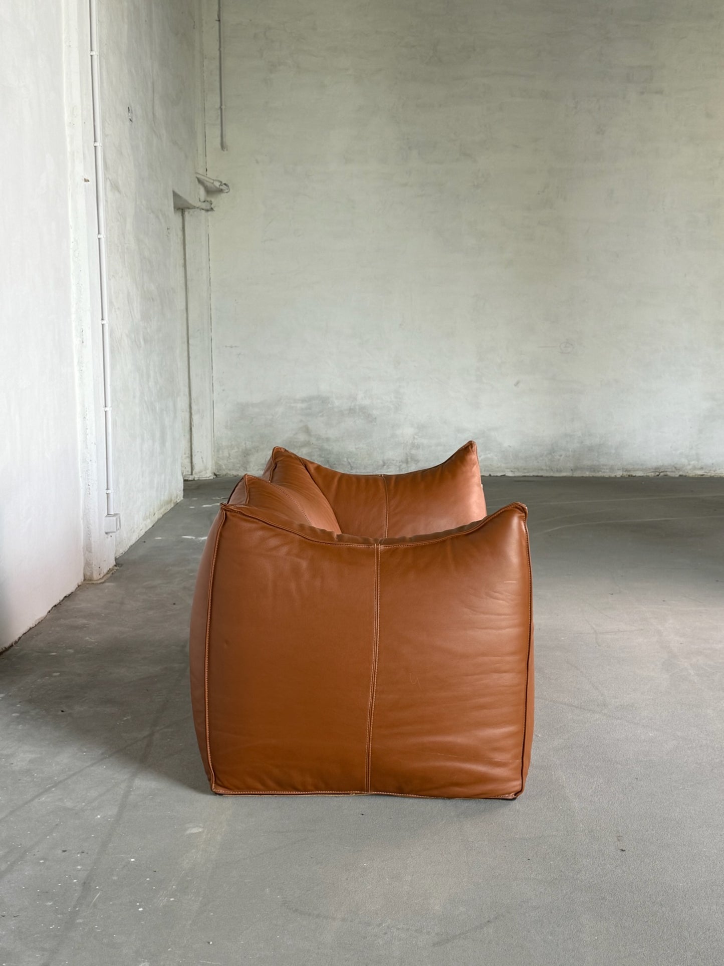 LE BAMBOLE caramel leather sofa