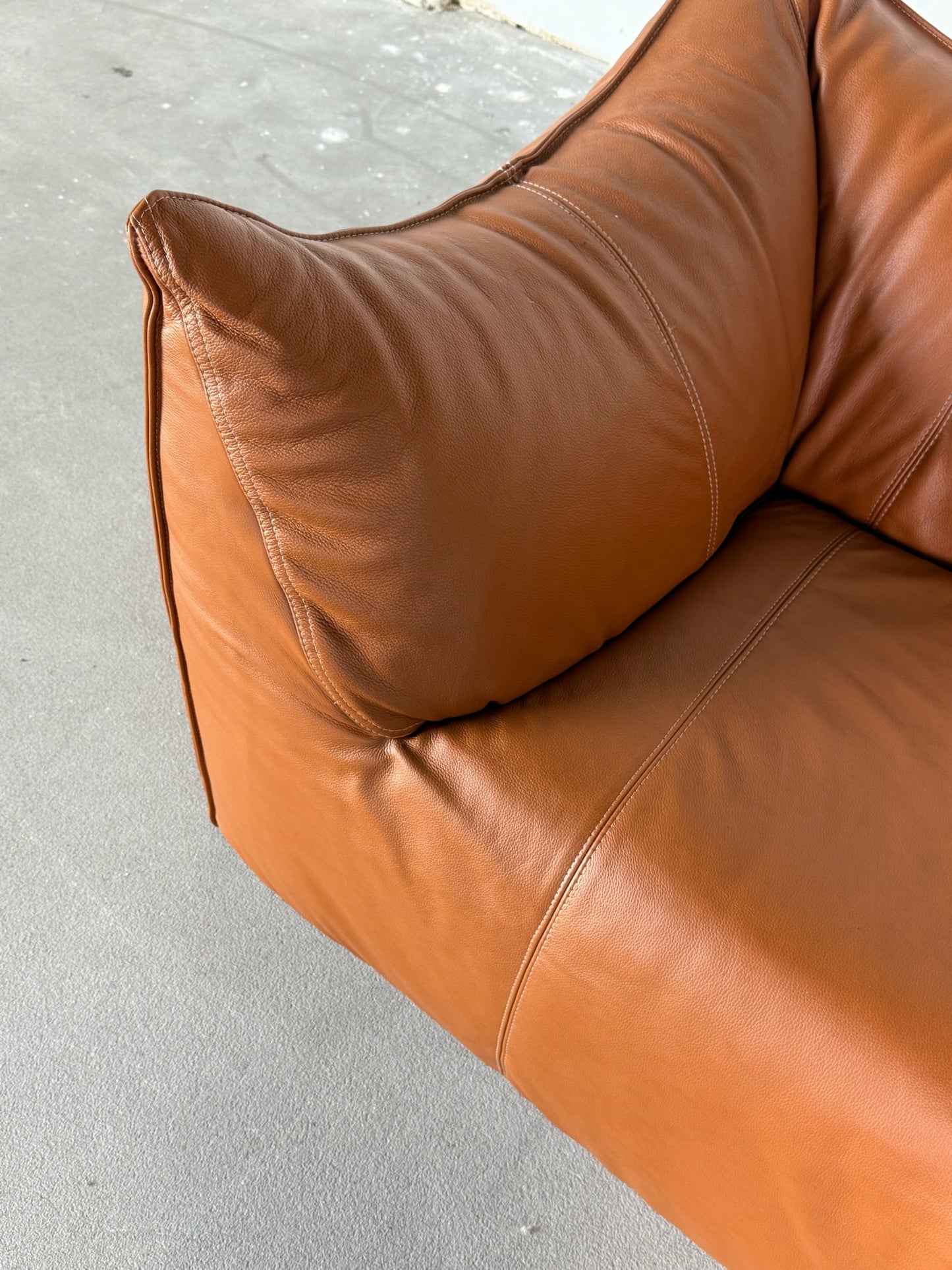 LE BAMBOLE caramel leather sofa