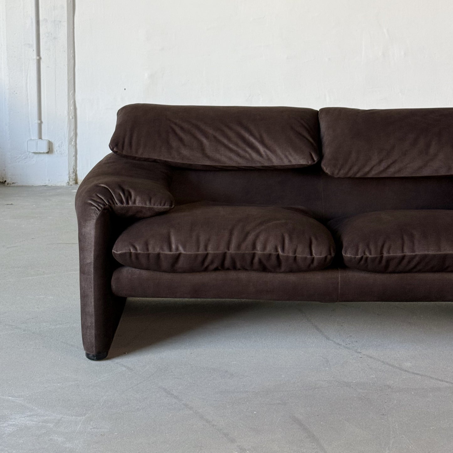 MARALUNGA brown velvet sofa