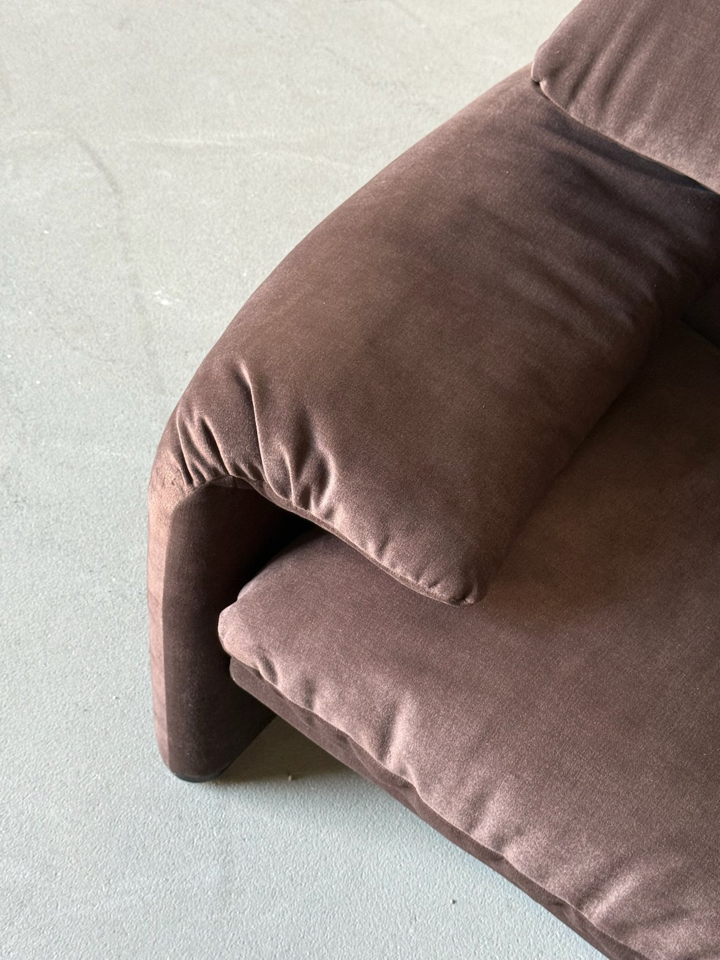 MARALUNGA brown velvet sofa