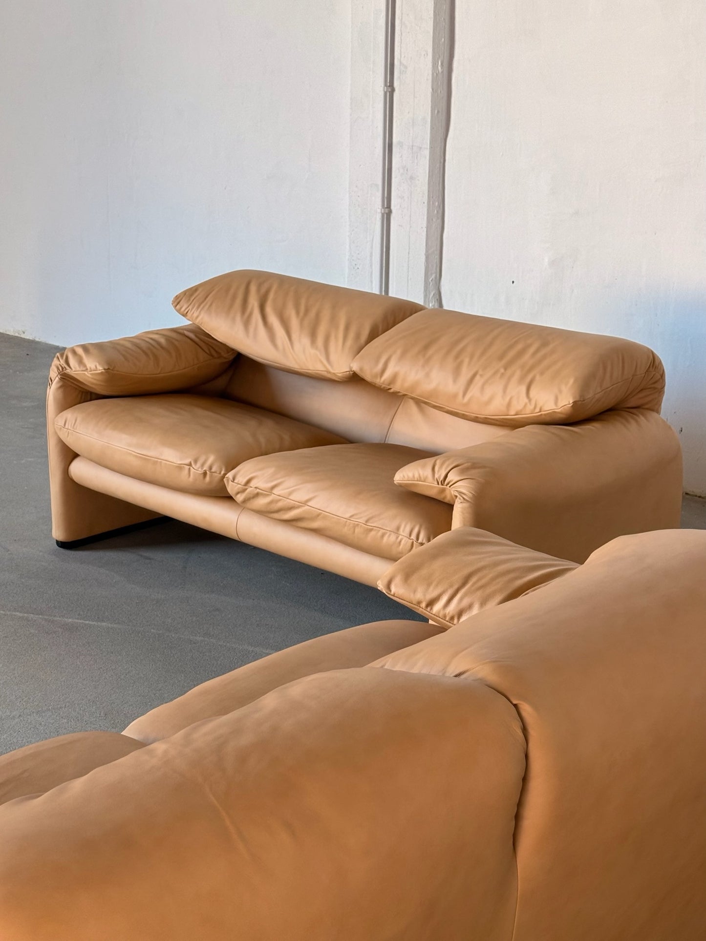 MARALUNGA desert sand sofa