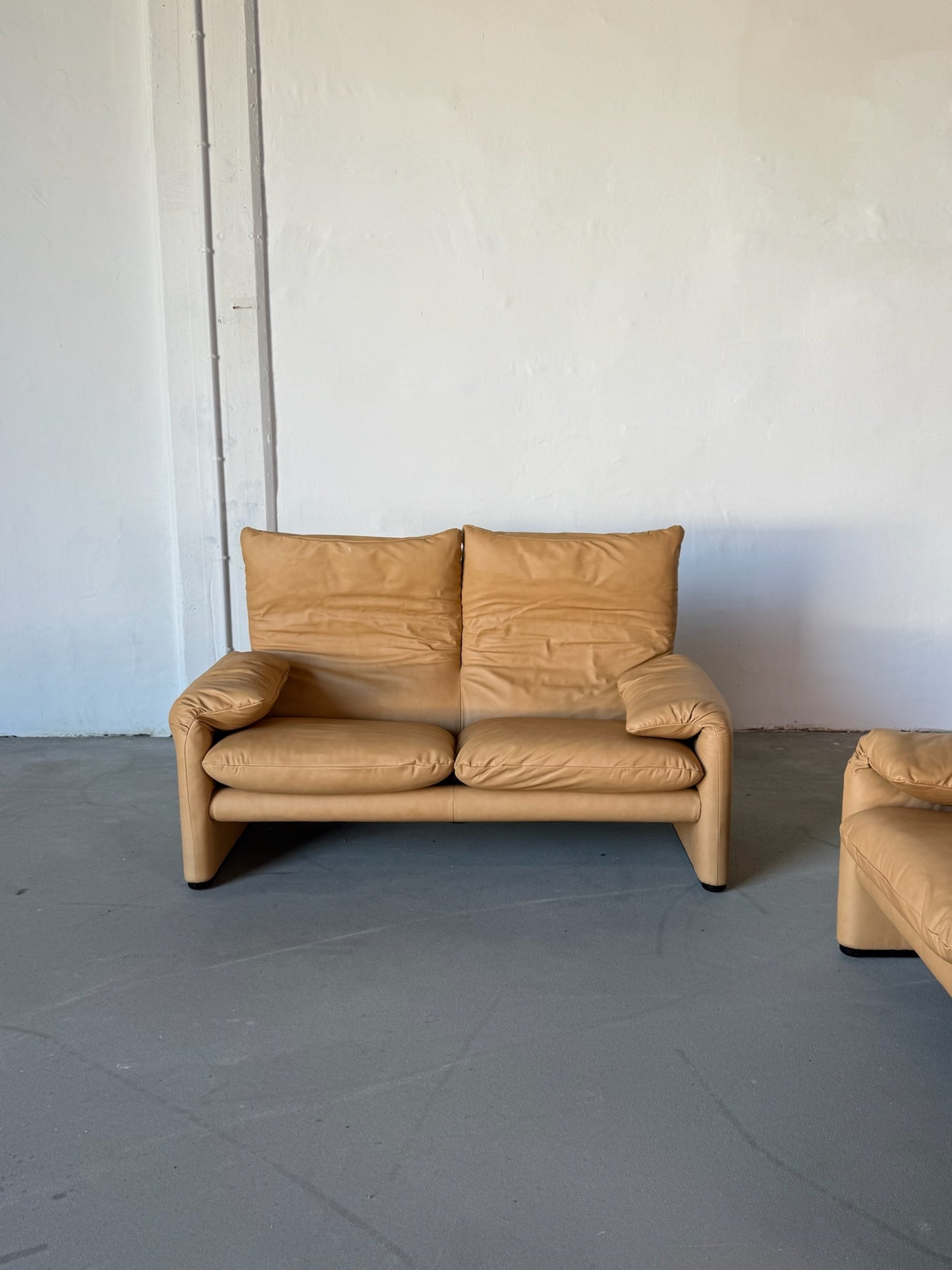 MARALUNGA desert sand sofa