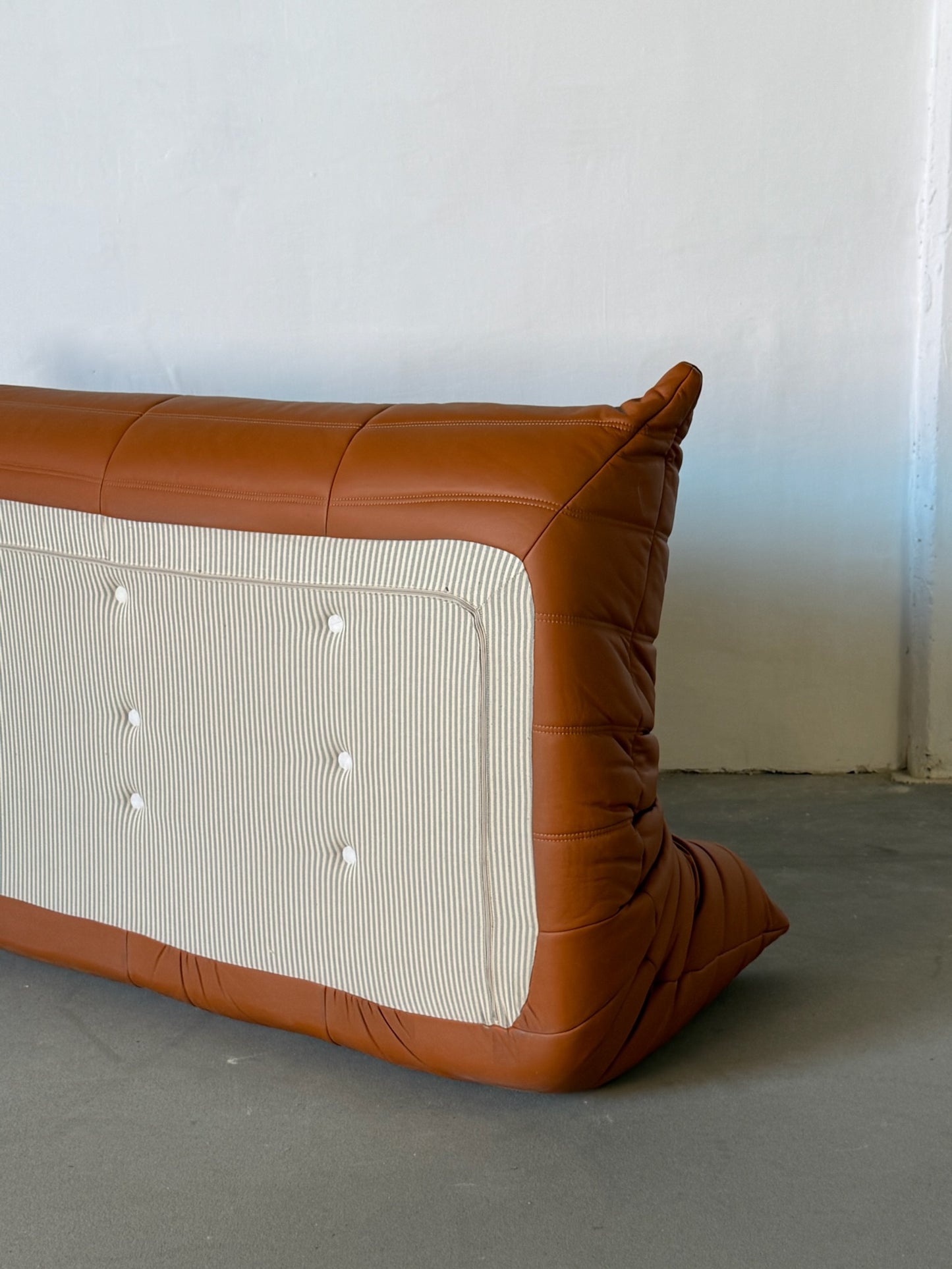 TOGO caramel leather sofa