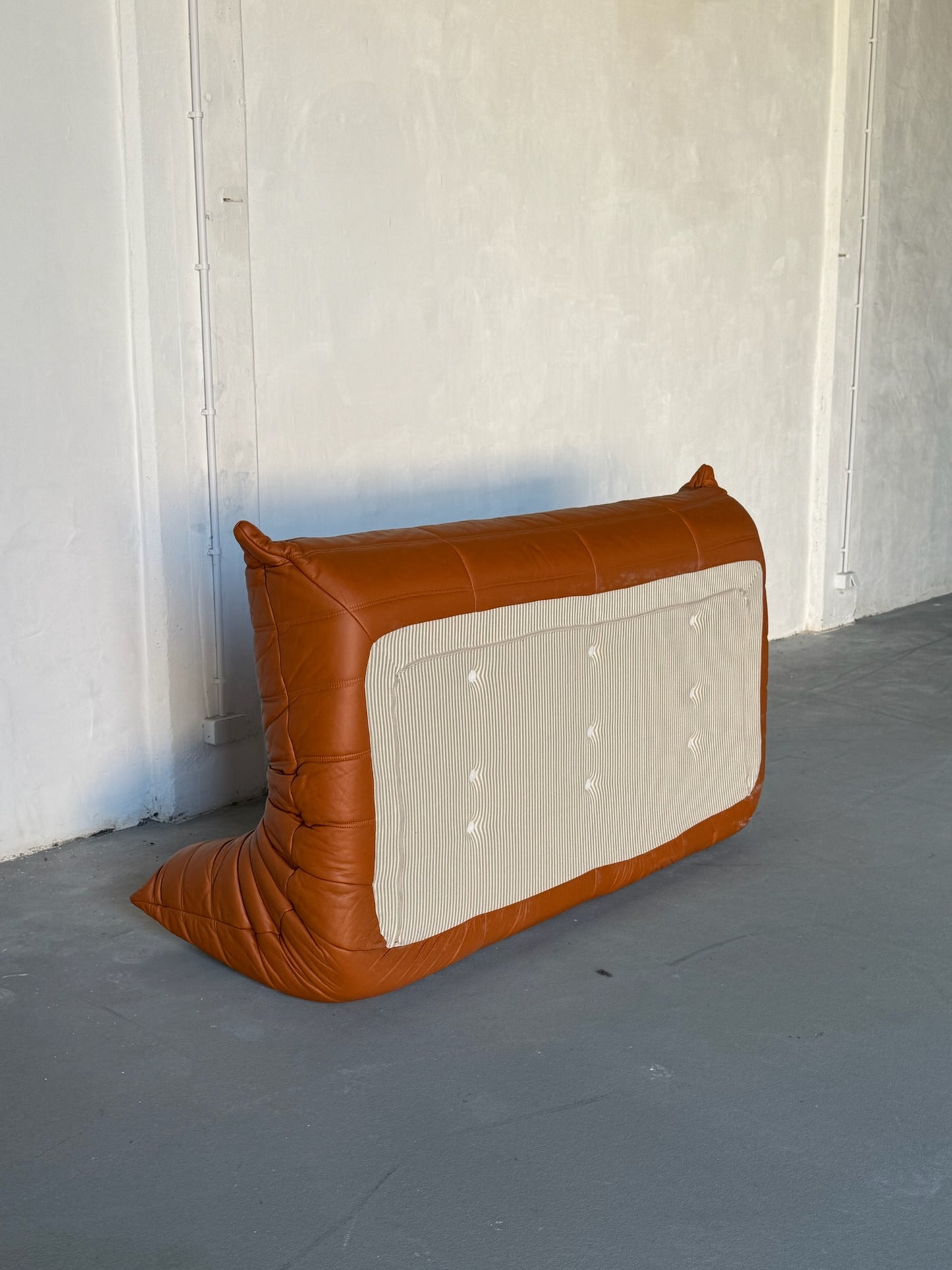 TOGO caramel leather sofa
